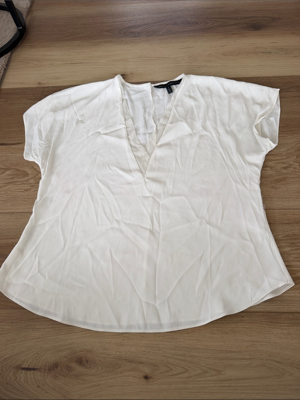 White House Black Market Cream V-Neck Short Sleeve Blouse